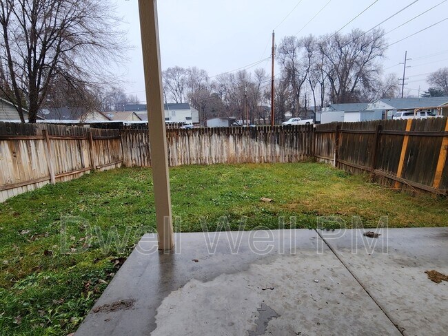 Building Photo - 912 E Georgia Ave