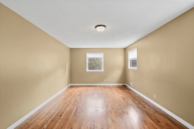 Building Photo - 300 Murray Hill Rd