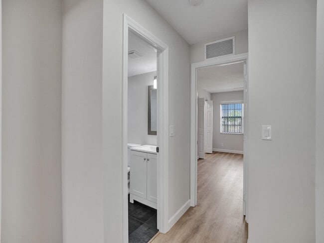 Building Photo - 8503 NW 35th Ct