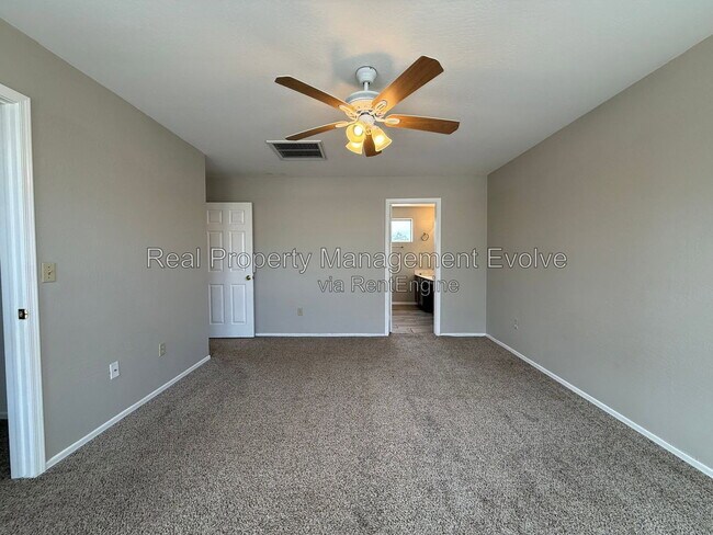 Building Photo - 3725 E Taro Ln