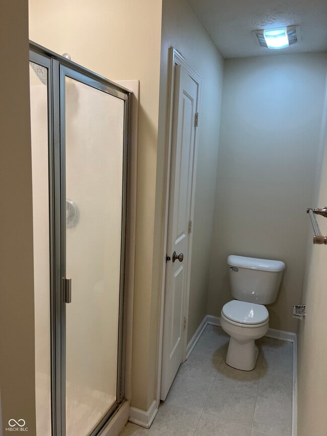 Building Photo - 3522 N Golden Gate Dr