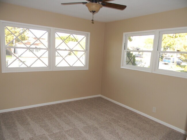 Building Photo - 1104 E Everett Pl