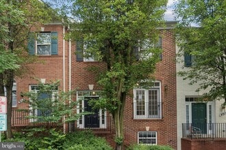 Building Photo - 909 Crestfield Dr