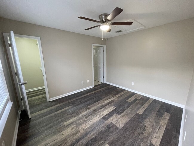 Building Photo - 7102 N Lagoon Dr