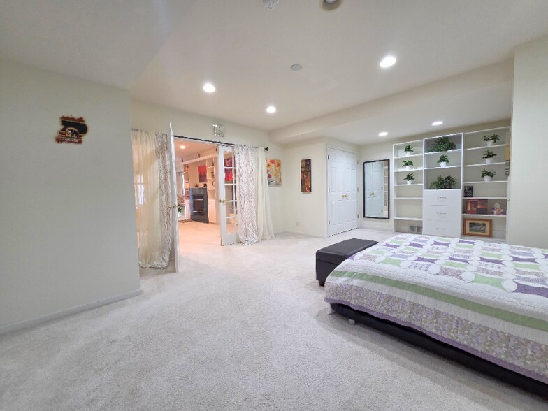 Building Photo - 1025 Rosewood Dr