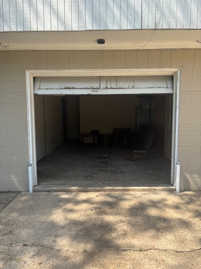 Building Photo - 213 Elm