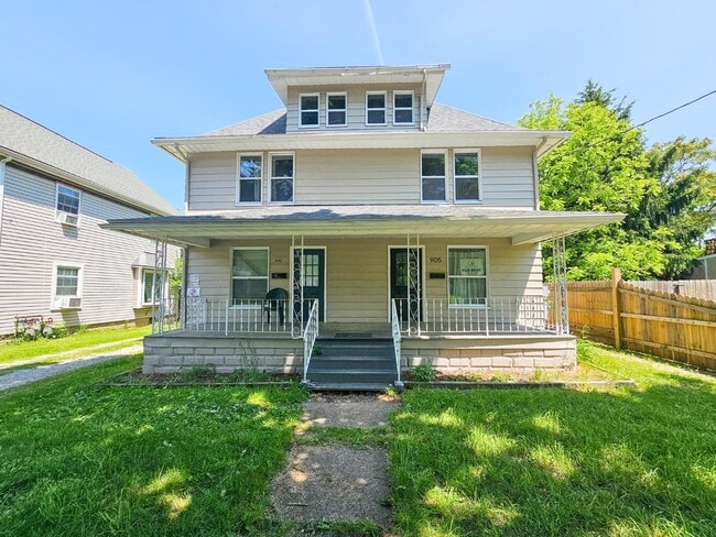 Primary Photo - 905 Berwin St