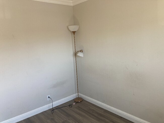 Building Photo - 1822 Eisenhower Dr