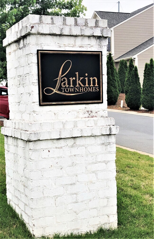 Building Photo - 113 Brookshire Ln