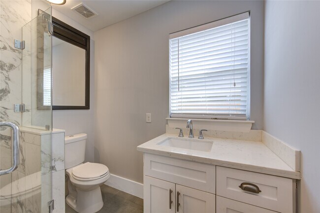 Building Photo - 2401 Eagle St