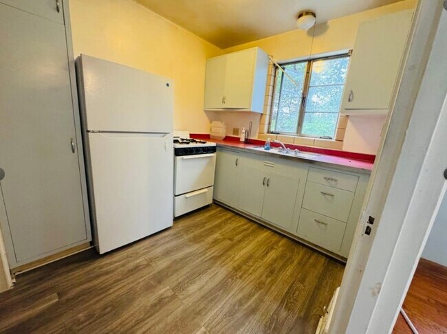 Building Photo - 43 Howard Ave