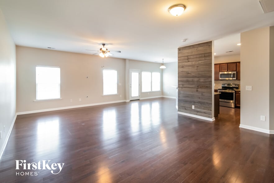 Building Photo - 208 Longford Dr