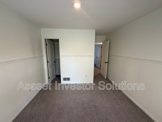 Building Photo - 8004 W 144th Pl