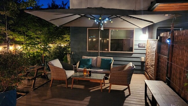 Building Photo - Beacon Hill Townhouse