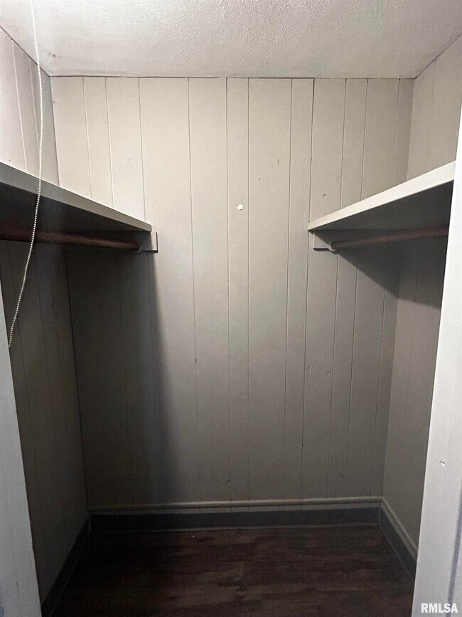 Building Photo - 928 S Stewart St