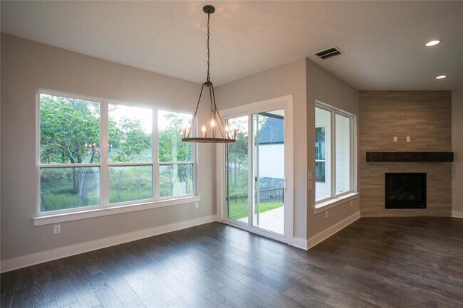 Building Photo - 3022 Sunridge Dr