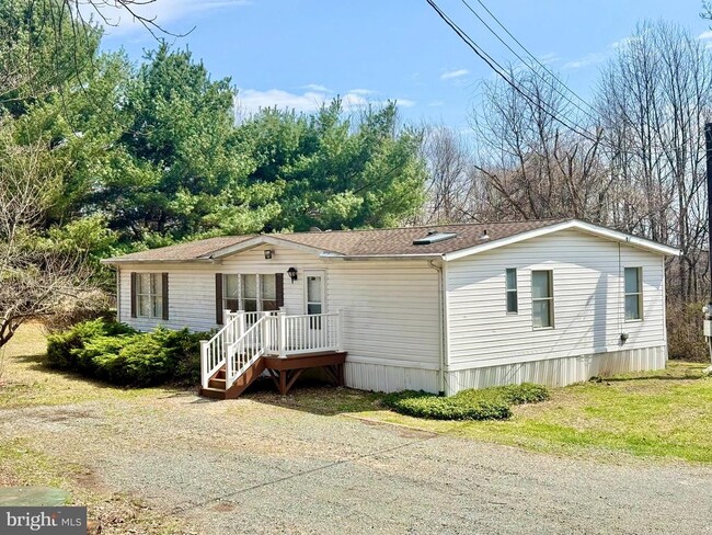 Building Photo - 746 Sawmill Rd