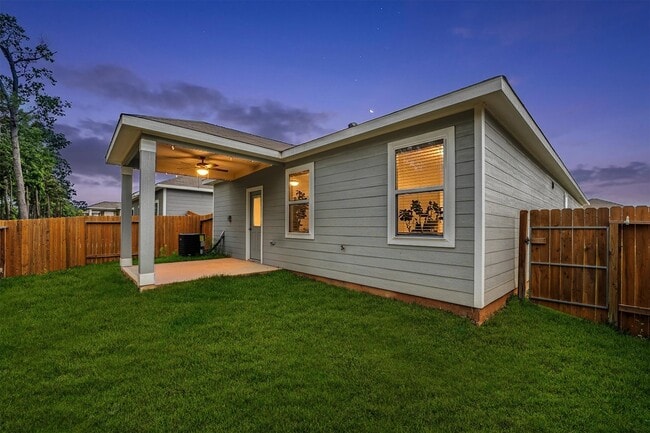 Building Photo - 15419 Maple Ter Dr