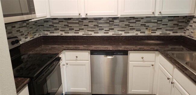 Building Photo - 2379 Briarwest Blvd