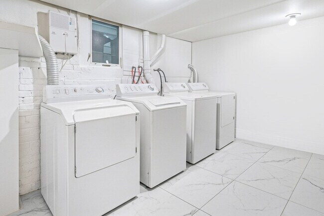 Building Photo - 16 E 32nd St