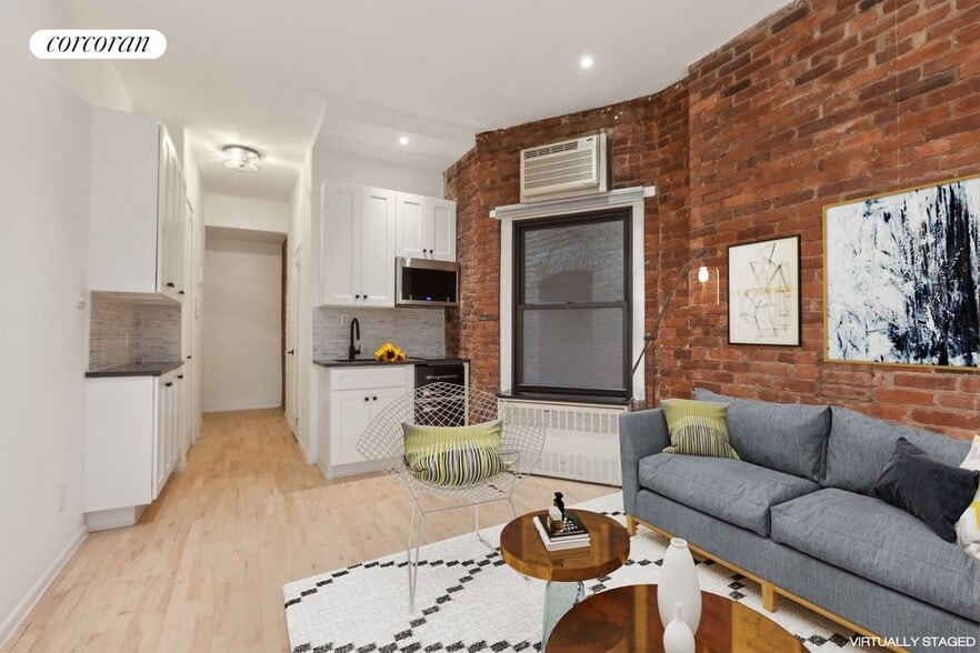 Primary Photo - 77 Perry St