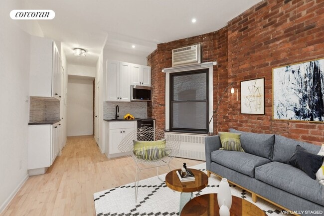 Building Photo - 77 Perry St