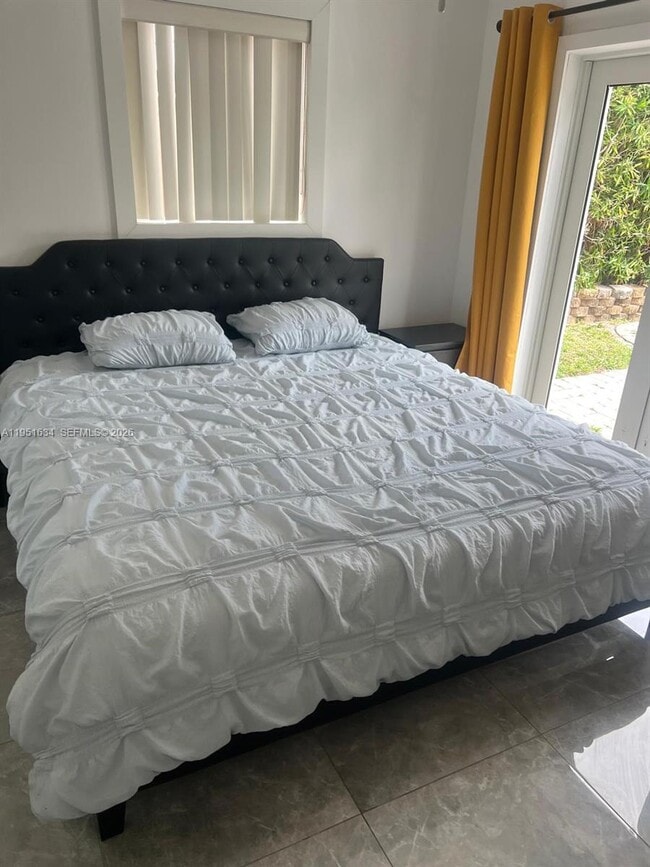 Building Photo - 5620 SW 38th St