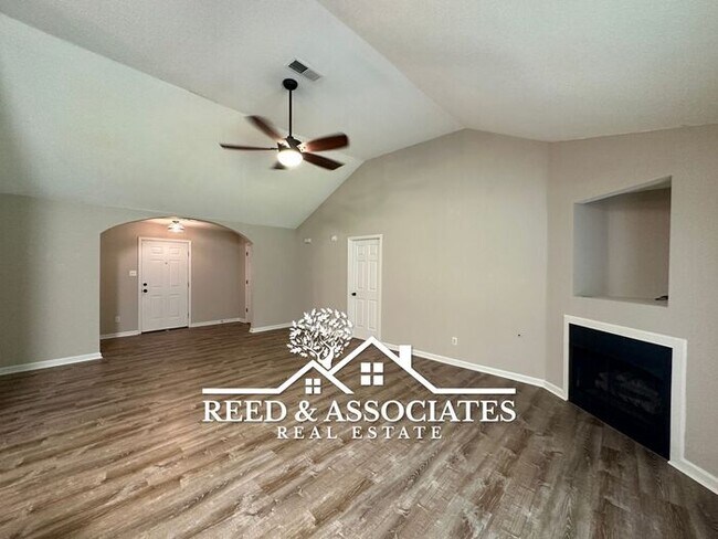 Building Photo - 3 Bedroom Near Gallaway, TN