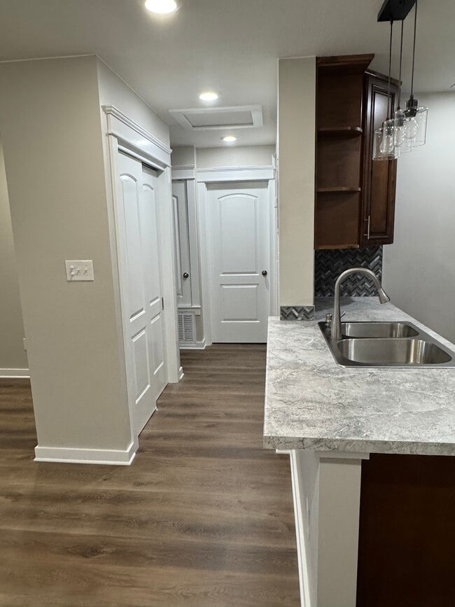 Building Photo - 116 Montrose Dr