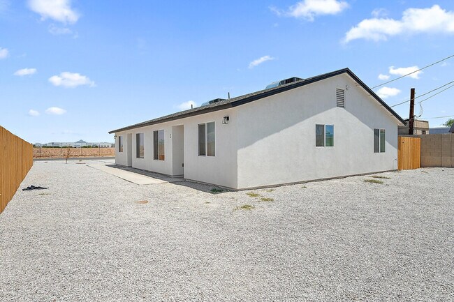 Building Photo - 3850 S 18th St