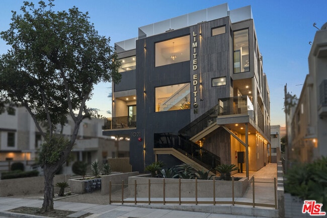 Building Photo - 1021 N Ogden Dr