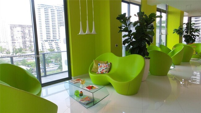 Building Photo - 501 NE 31st St