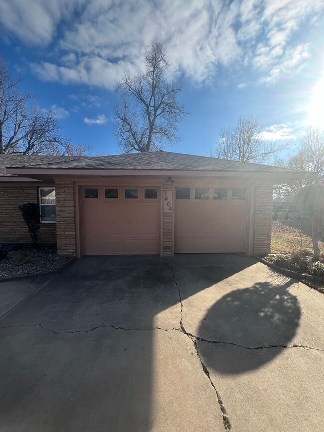 Building Photo - 1404 Melrose Dr