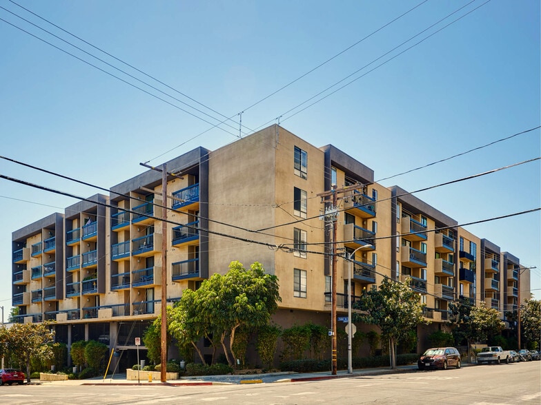 Building Photo - 7320 Hawthorn Ave