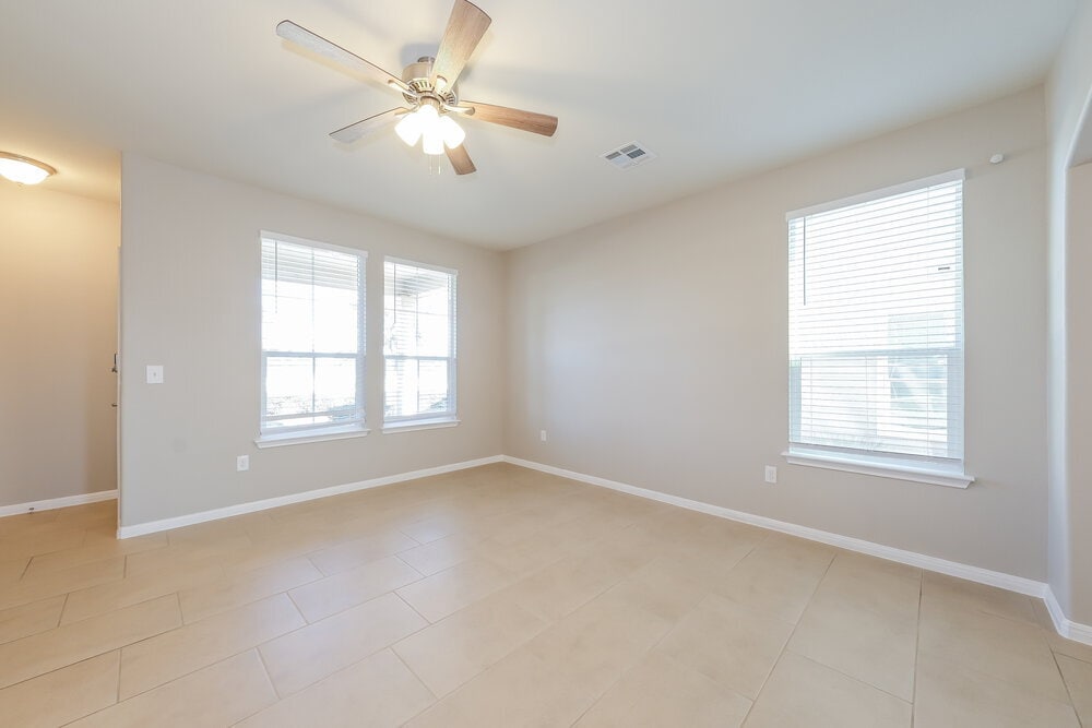 Building Photo - 415 N Heatherwilde Blvd