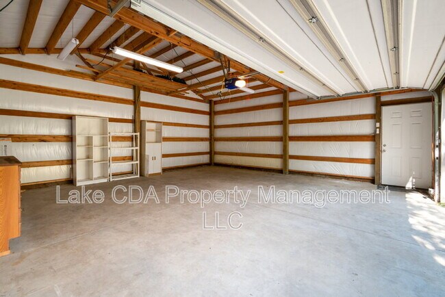 Building Photo - 13079 N Westwood Dr