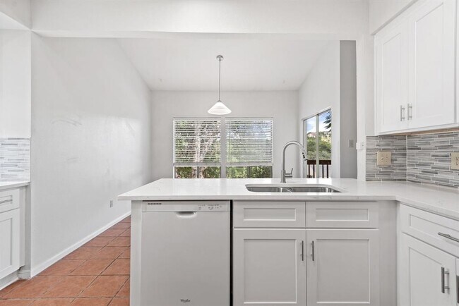 Building Photo - 307 Cuernavaca Dr N