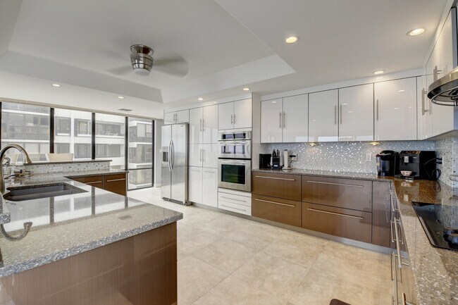 Building Photo - 2155 S Ocean Blvd