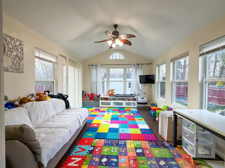 Building Photo - 2316 Eagle Dr