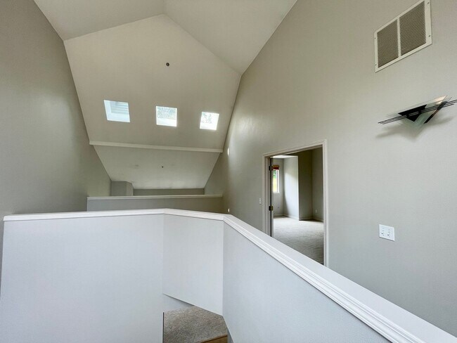 Building Photo - Kenmore Townhouse at Canterbury