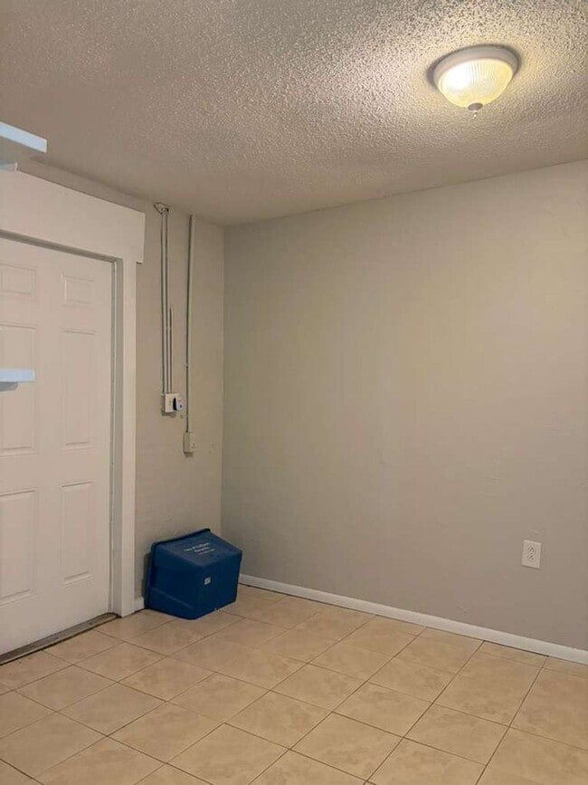 Building Photo - Gulfpfort Home With A Bonus Room