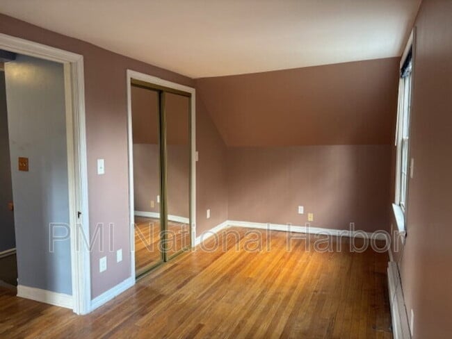 Building Photo - 611 Rosemere Ave