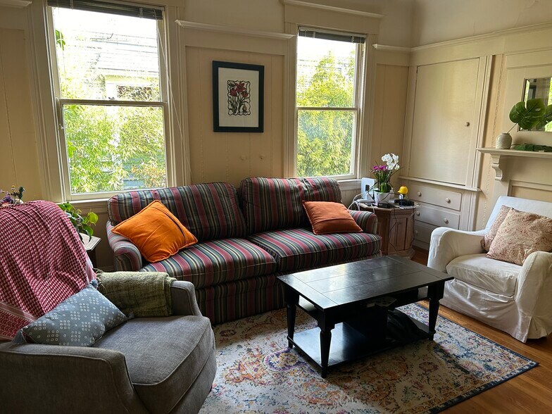 Building Photo - 2126 Blake St