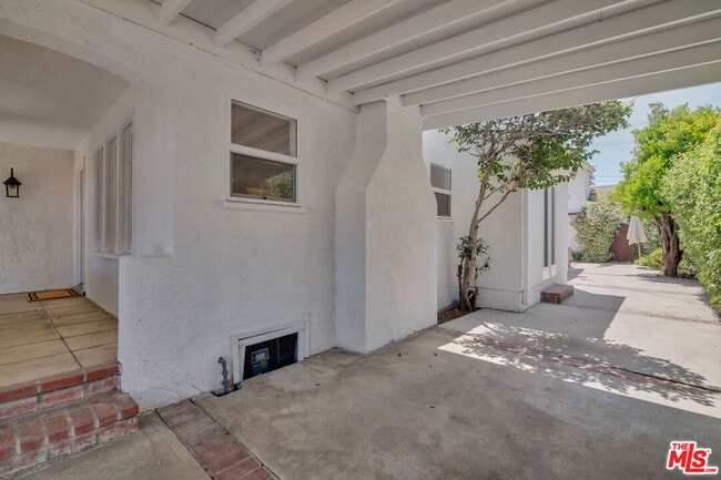 Building Photo - 641 N Martel Ave