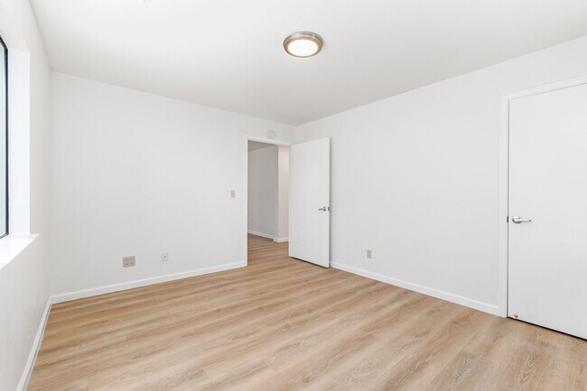 Building Photo - 1211 Lincoln Ave