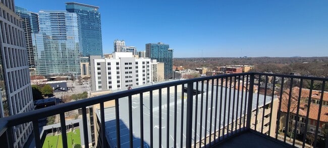 Building Photo - Modern Corner Unit 1BR Condo in Midtown with Skyline Views