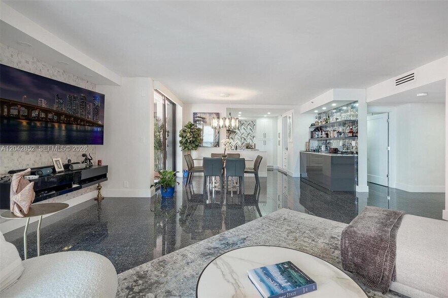 Building Photo - 1581 Brickell Ave
