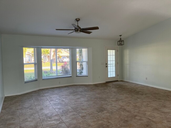 Building Photo - 1911 SE Gaskins Cir