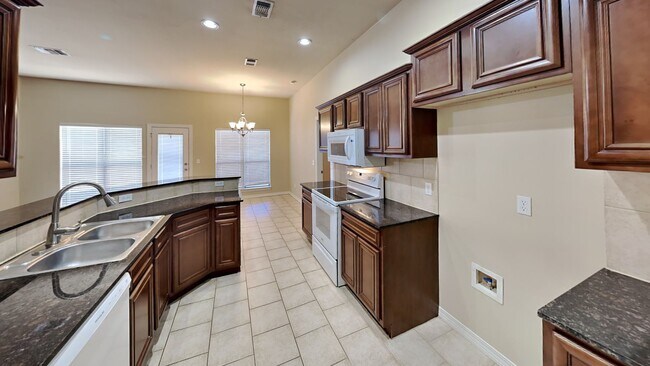 Building Photo - 4 Bedroom Home in Edmond