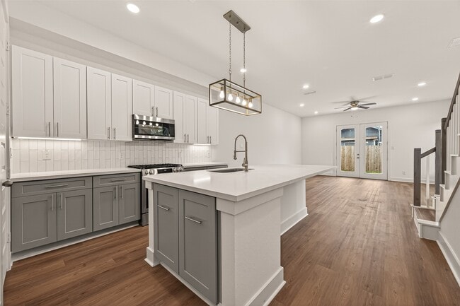 Building Photo - 1502 Hussion St